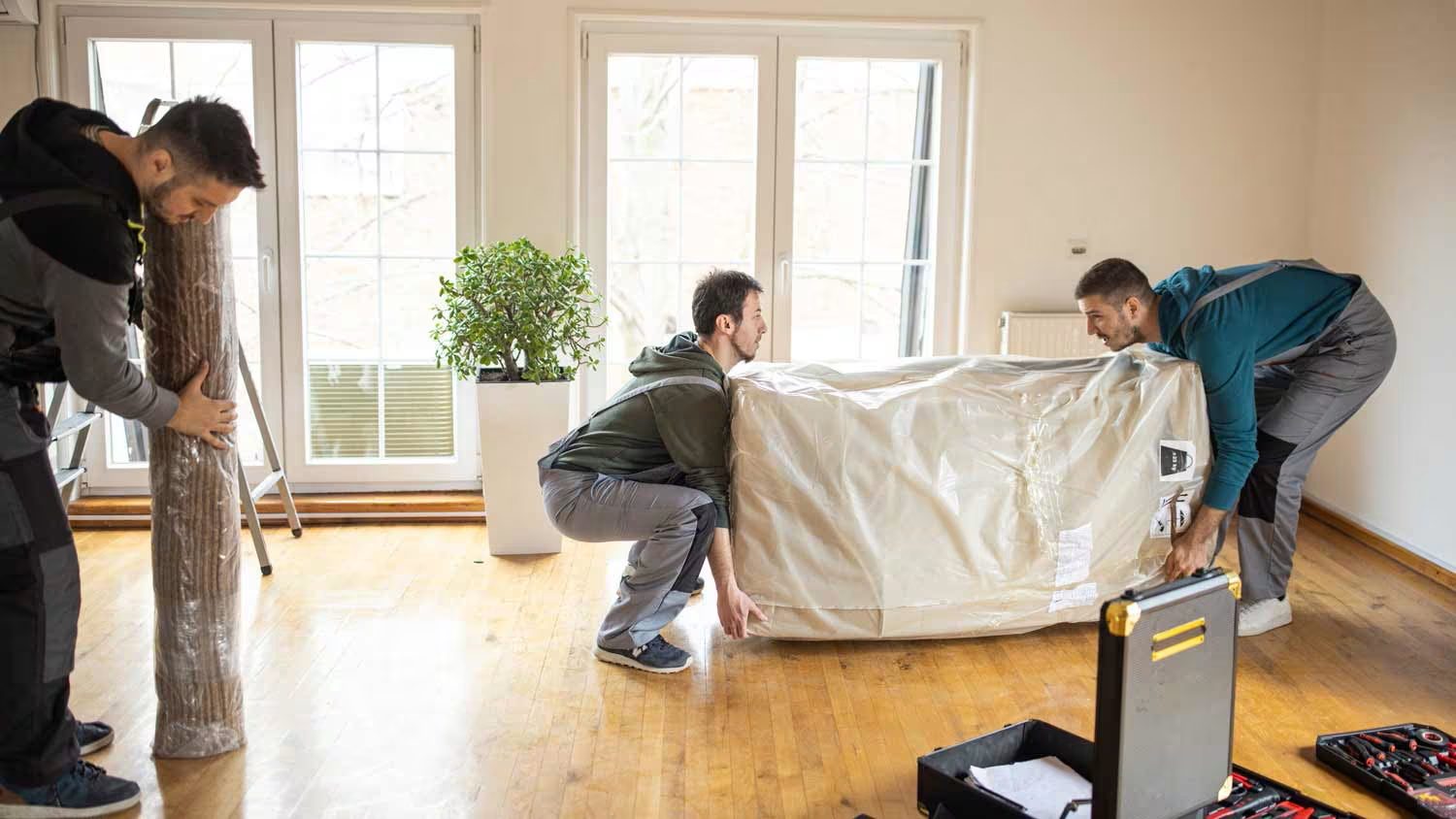 Booking Your Las Vegas Move: When to Reserve a Crew